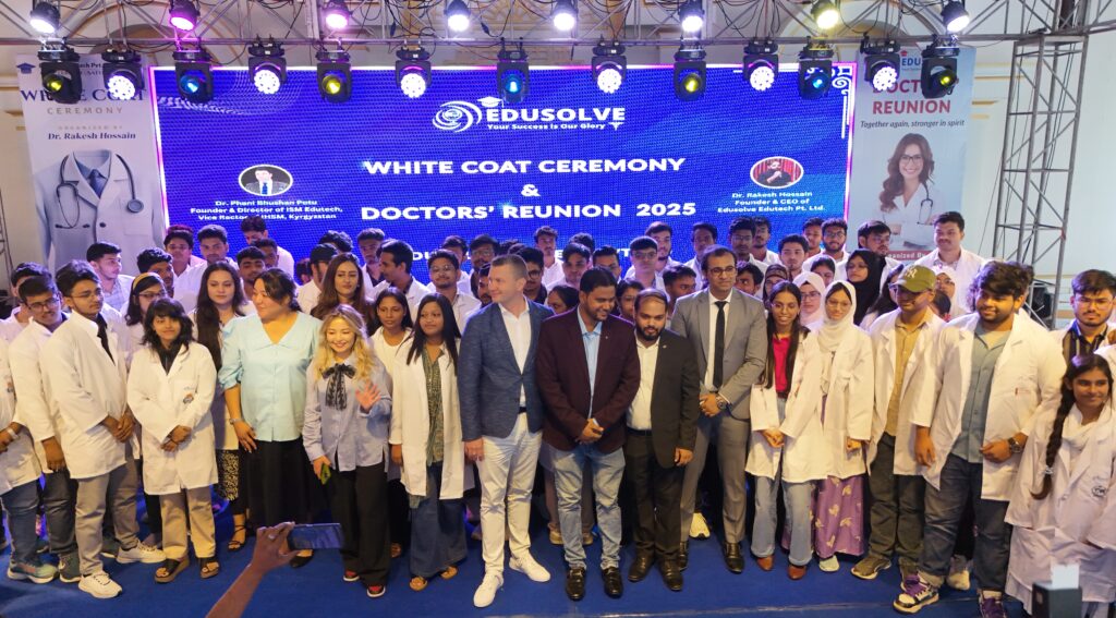 বিদেশে পড়ে আসা হবু ডাক্তারদের সমাবর্তন নিউটাউনে